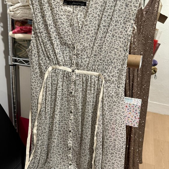 Summer dress with floral print - Picture 3 of 3